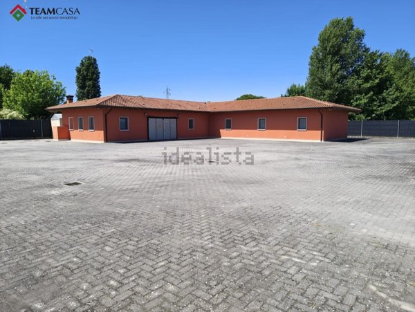locale di sgombero in vendita a Jesolo in zona Lido