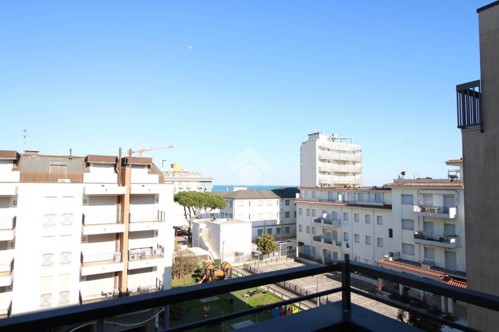 appartamento in vendita a Jesolo in zona Lido