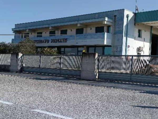 locale commerciale in vendita a Jesolo in zona Molinato