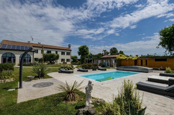 casa indipendente in vendita a Jesolo in zona Ca' Pirami