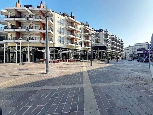 locale commerciale in vendita a Jesolo in zona Lido