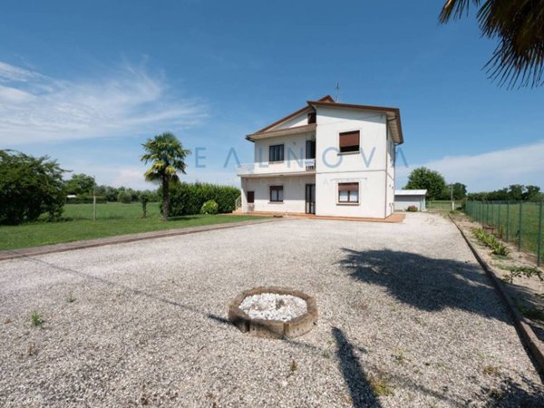 casa indipendente in vendita a Jesolo in zona Cortellazzo