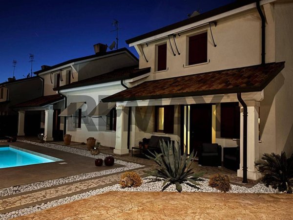 casa indipendente in vendita a Jesolo in zona Cason Fornaci