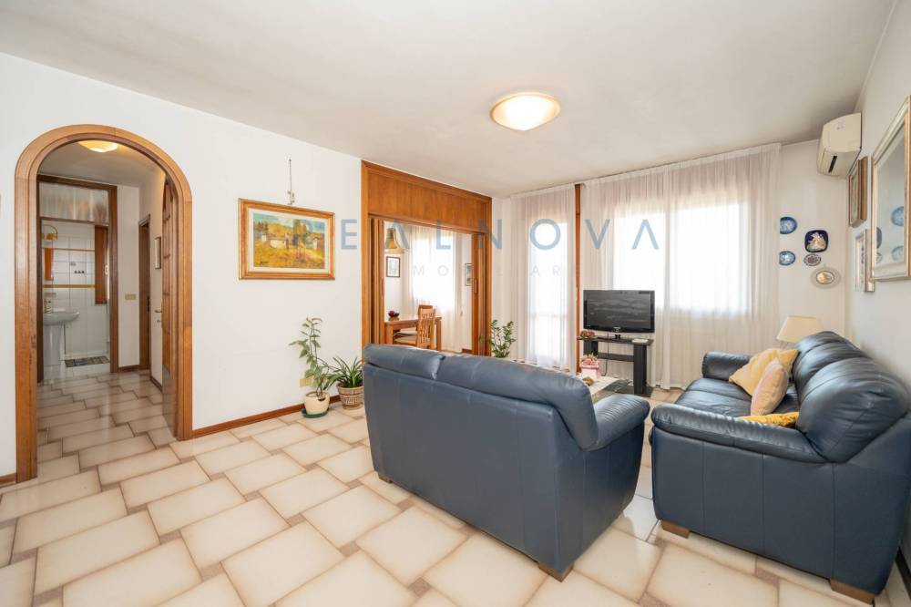 appartamento in vendita a Jesolo in zona Lido