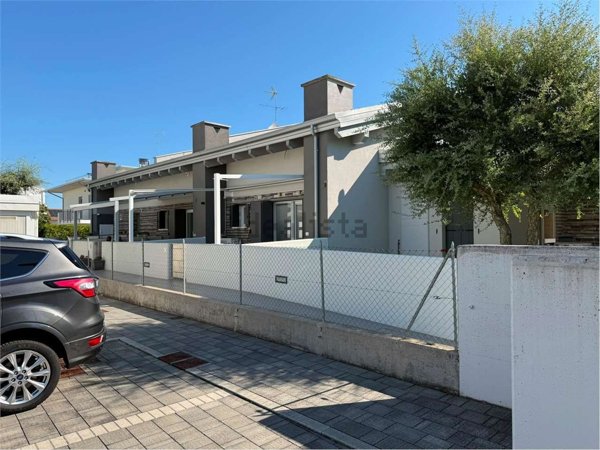 casa indipendente in vendita a Jesolo in zona Lido