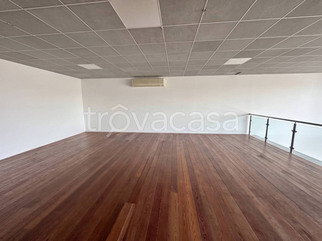 locale commerciale in vendita a Jesolo in zona Lido