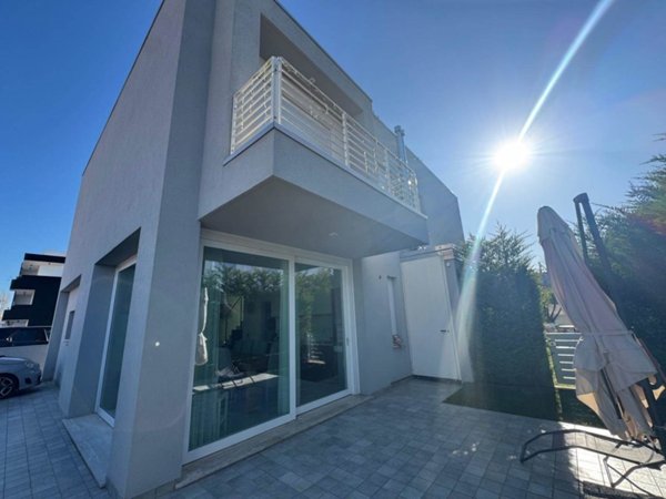 casa indipendente in vendita a Jesolo in zona Lido
