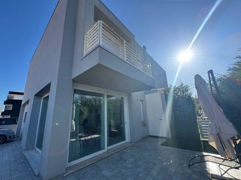 casa indipendente in vendita a Jesolo in zona Lido