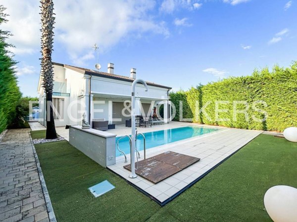 casa indipendente in vendita a Jesolo in zona Lido