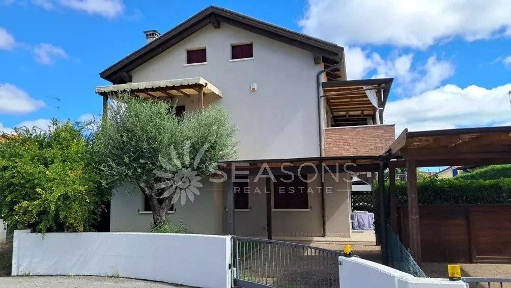 casa indipendente in vendita a Jesolo in zona Lido