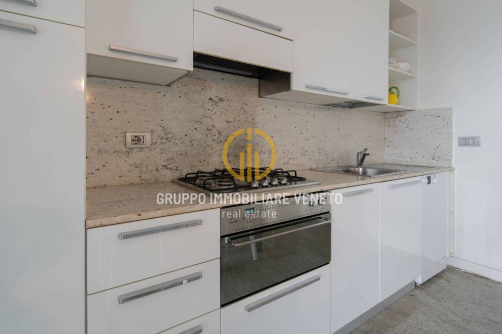 appartamento in vendita a Jesolo in zona Lido