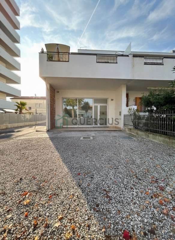 ufficio in vendita a Jesolo in zona Lido