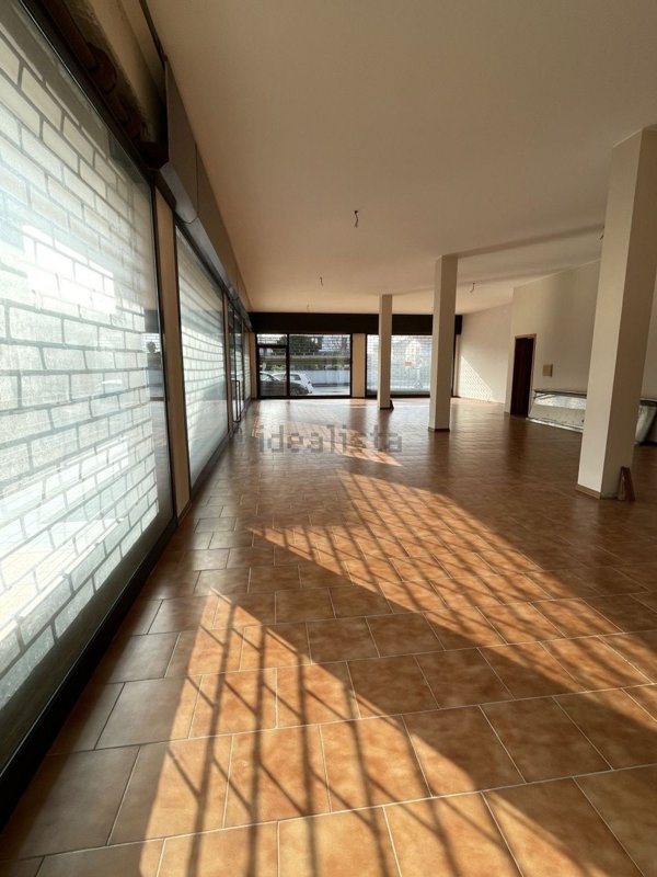 locale commerciale in vendita a Marcon