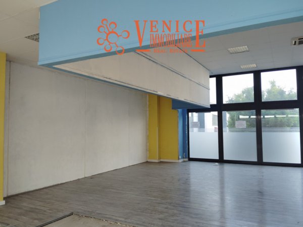 capannone in vendita a Marcon in zona Gaggio