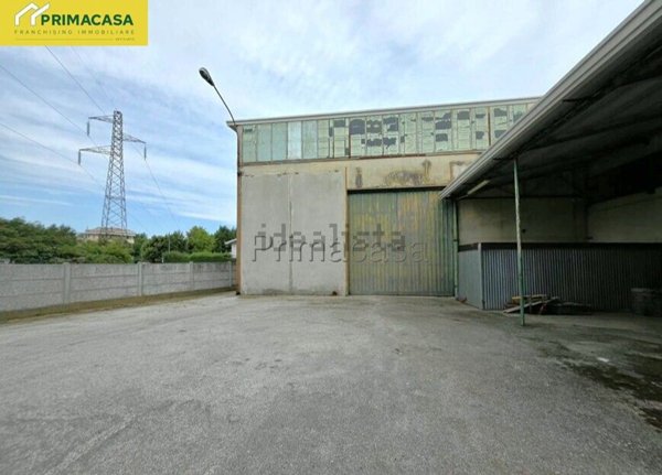 locale di sgombero in vendita a Marcon in zona Gaggio