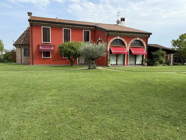 casa indipendente in vendita a Marcon in zona Zuccarello