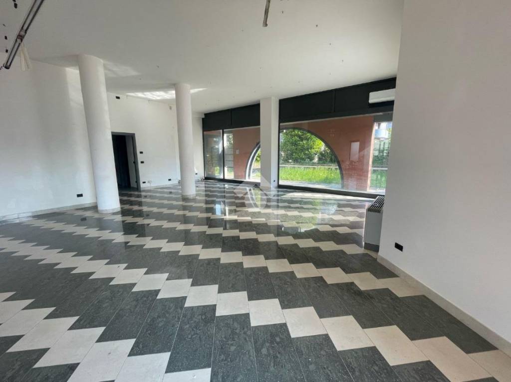 negozio in vendita a Martellago
