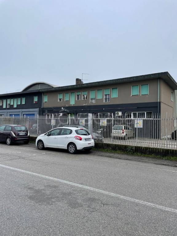 locale commerciale in vendita a Martellago in zona Olmo