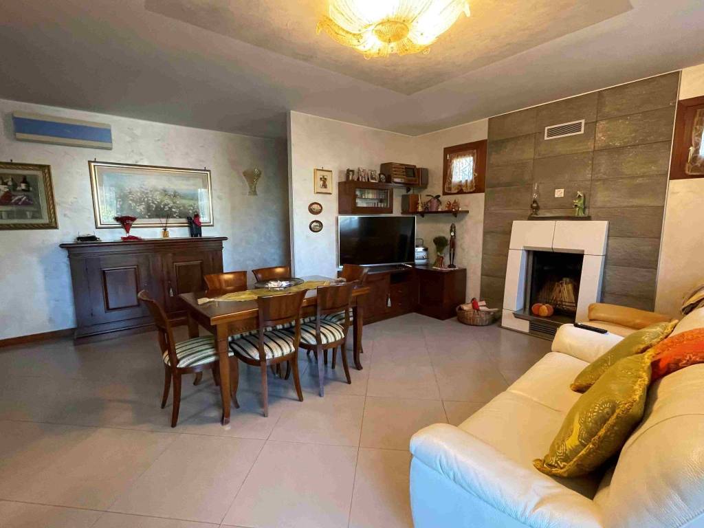 casa semindipendente in vendita a Martellago in zona Olmo