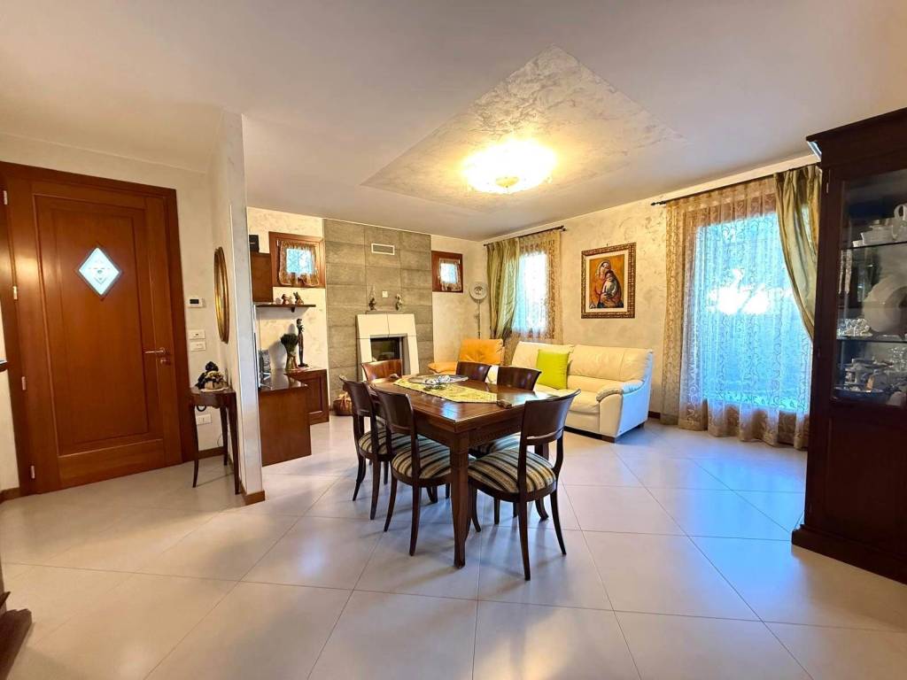 casa indipendente in vendita a Martellago in zona Olmo