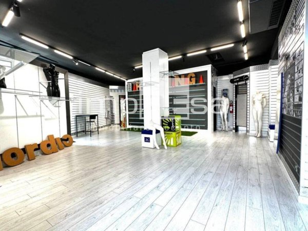 negozio in vendita a Martellago