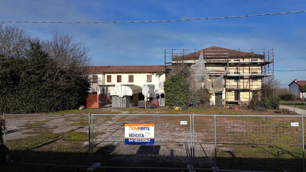 locale commerciale in vendita a Martellago