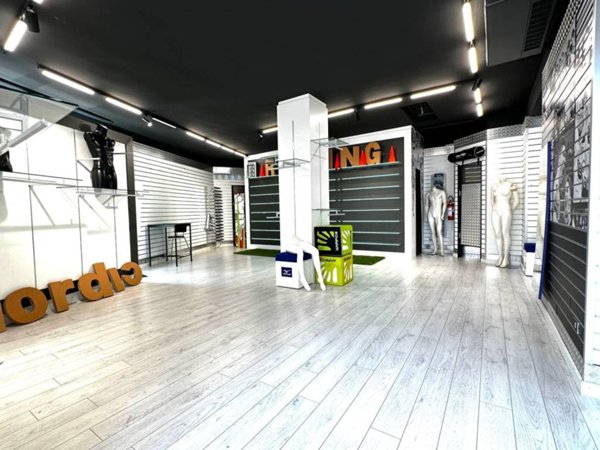 negozio in vendita a Martellago