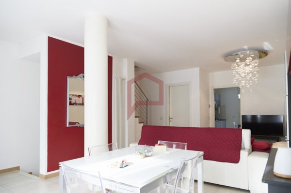 casa semindipendente in vendita a Martellago in zona Olmo