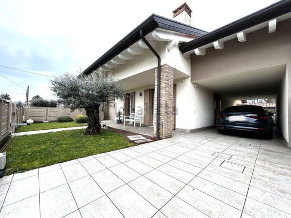 casa indipendente in vendita a Martellago in zona Maerne