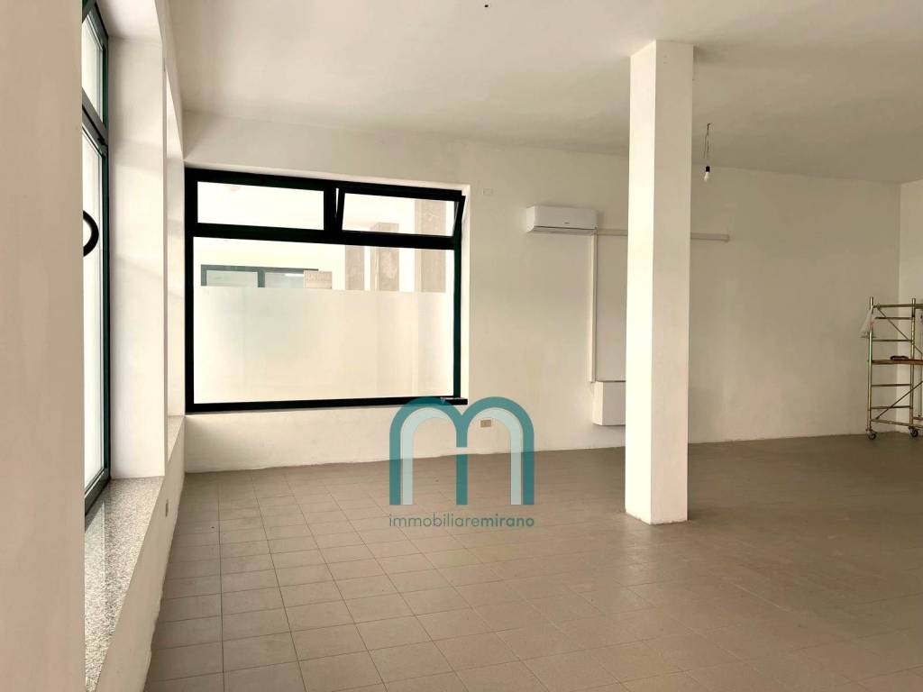 negozio in vendita a Martellago