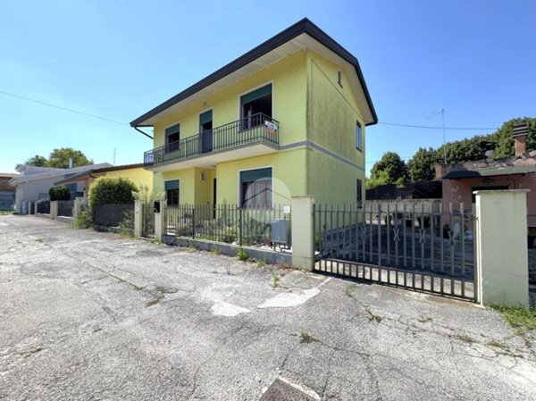 casa indipendente in vendita a Martellago in zona Olmo