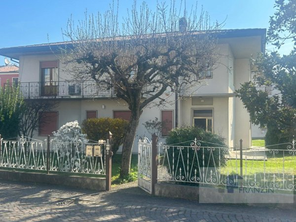 appartamento in vendita a Meolo in zona Losson della Battaglia