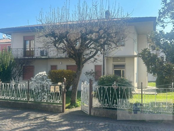 appartamento in vendita a Meolo in zona Losson della Battaglia