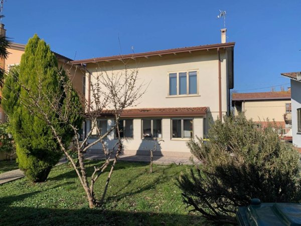 casa indipendente in vendita a Mira in zona Piazza Vecchia