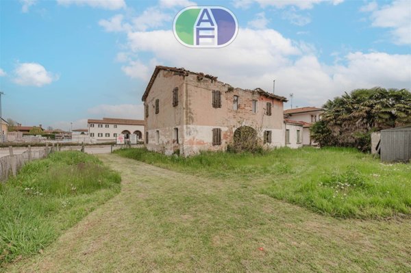 casa indipendente in vendita a Mira in zona Piazza Vecchia