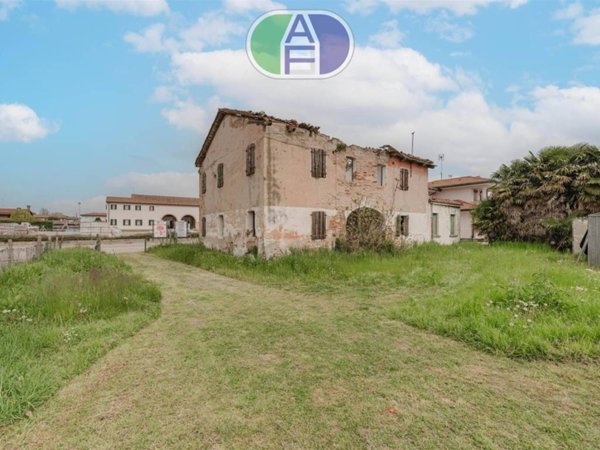casa indipendente in vendita a Mira in zona Piazza Vecchia