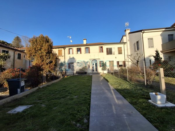 casa indipendente in vendita a Mira in zona Piazza Vecchia