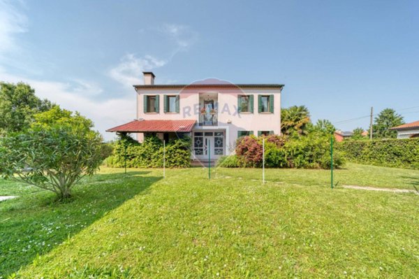 casa indipendente in vendita a Mira in zona Piazza Vecchia