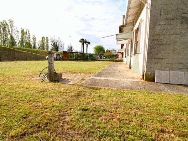casa indipendente in vendita a Mira in zona Marano