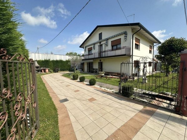 casa indipendente in vendita a Mira in zona Piazza Vecchia