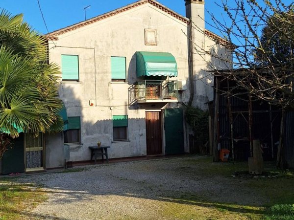 casa indipendente in vendita a Mira in zona Piazza Vecchia