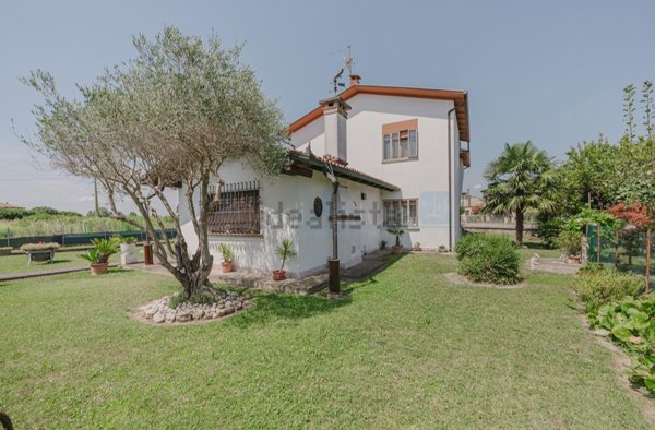 casa indipendente in vendita a Mira in zona Piazza Vecchia