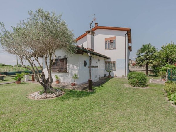 casa indipendente in vendita a Mira in zona Piazza Vecchia