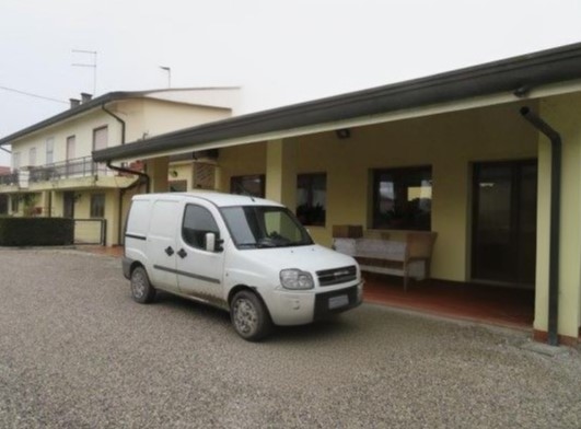 locale di sgombero in vendita a Mira in zona Piazza Vecchia