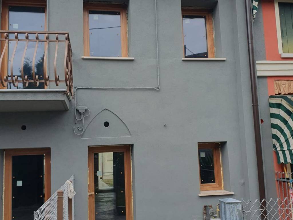 casa indipendente in vendita a Mira in zona Marano