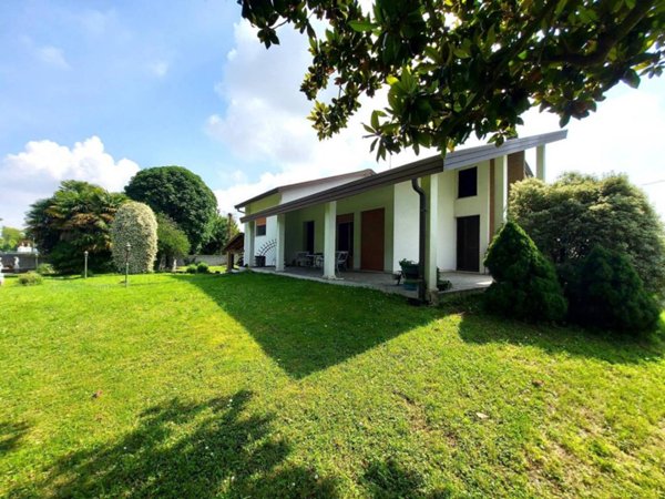 casa indipendente in vendita a Mira in zona Piazza Vecchia