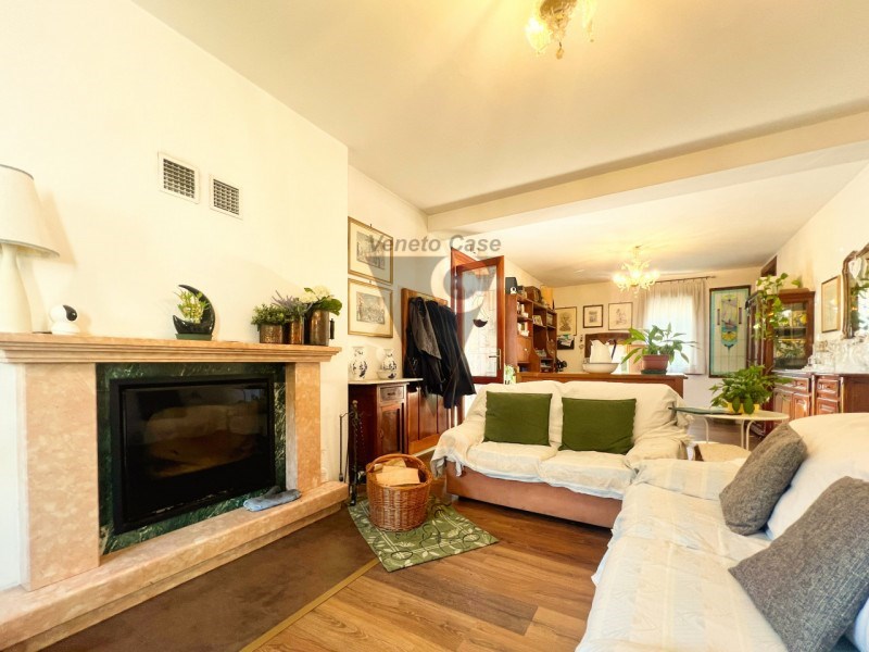 casa indipendente in vendita a Mira in zona Piazza Vecchia