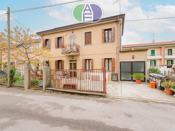 casa indipendente in vendita a Mira in zona Marano