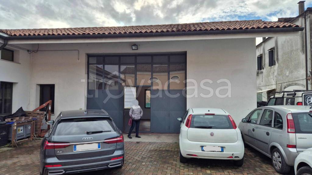 locale commerciale in vendita a Mira