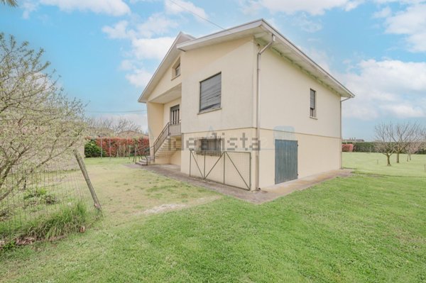 casa indipendente in vendita a Mira in zona Piazza Vecchia